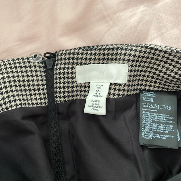 Mini Skirt from H&M. Never worn. Brand New - Picture 3 of 3